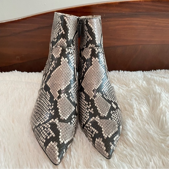 NEW Michael Kors Kadence Kitten Bootie EMB Faux Leather Color Sand Size 6 Box. - Picture 11 of 17